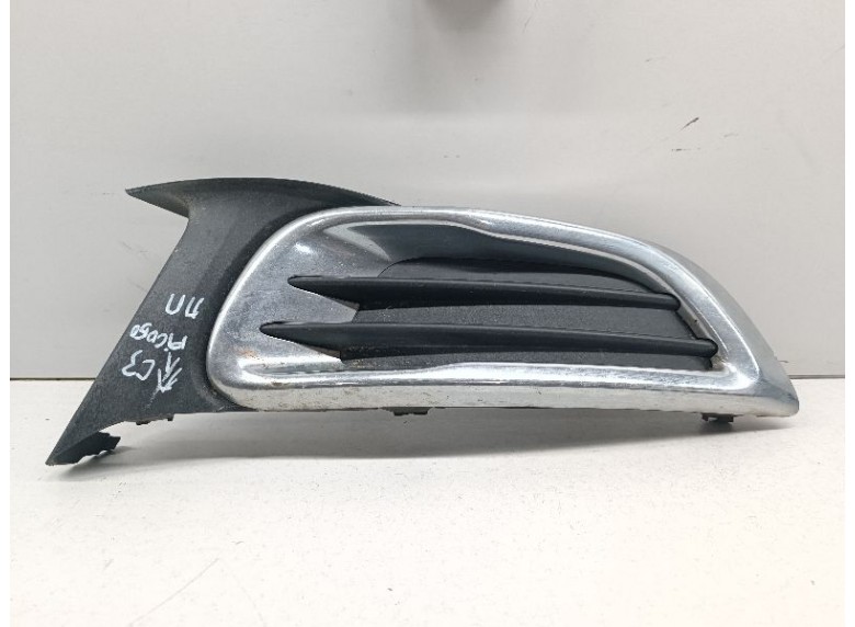 Заглушка (решетка) в бампер передний к Citroen C3 Picasso