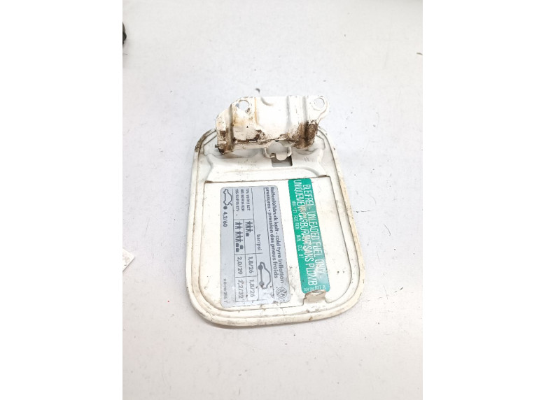 Лючок топливного бака к Volkswagen Passat, 1995г.