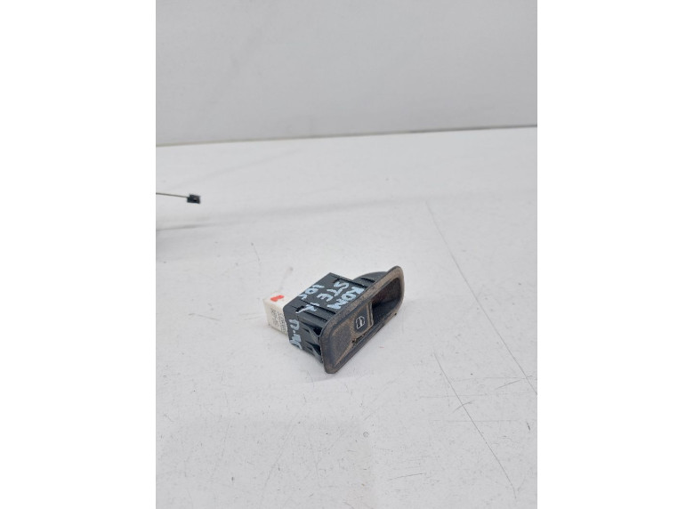 Кнопка стеклоподъемника переднего правого к Skoda Roomster