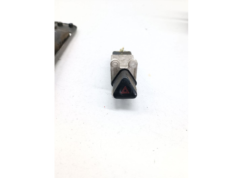 Кнопка аварийной сигнализации к Subaru Outback