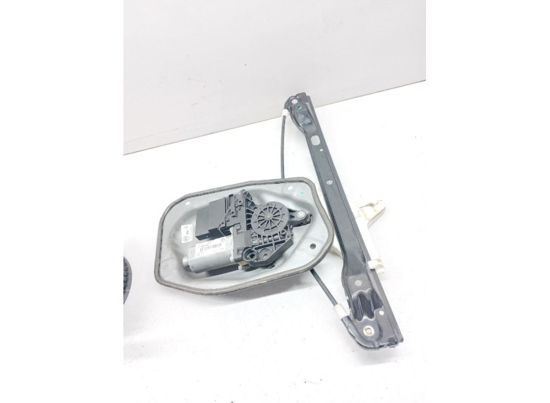 Стеклоподъемник электрический задний правый к Volkswagen Golf, 2005г.