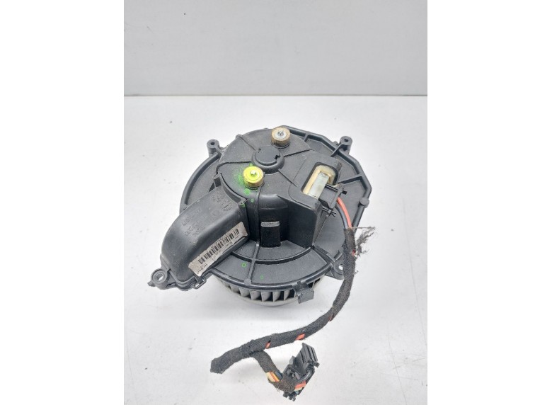 Моторчик печки к Peugeot Partner