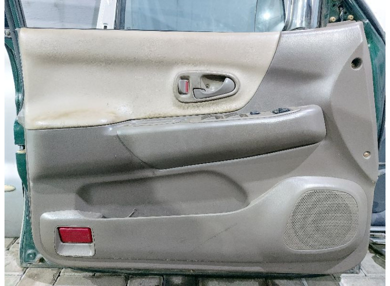 Обшивка двери передней левой (дверная карта) к Mitsubishi Pajero Sport, 2000г.