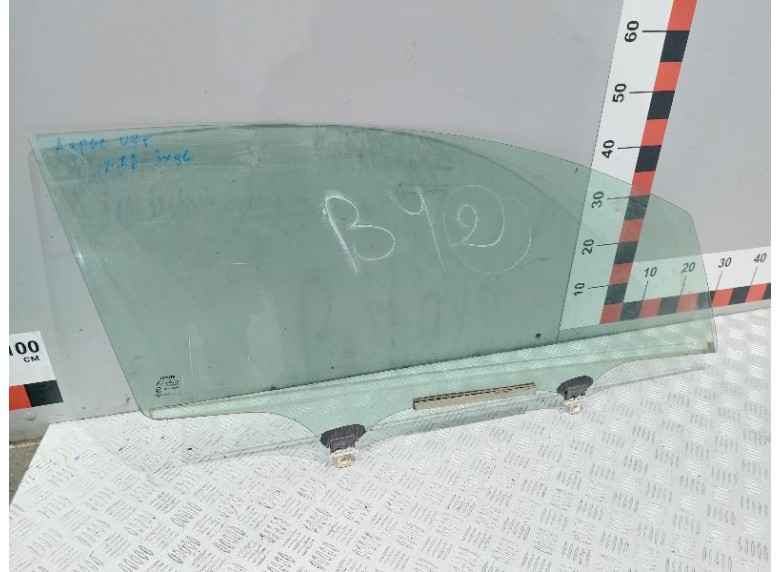 Стекло двери передней правой к Toyota Auris