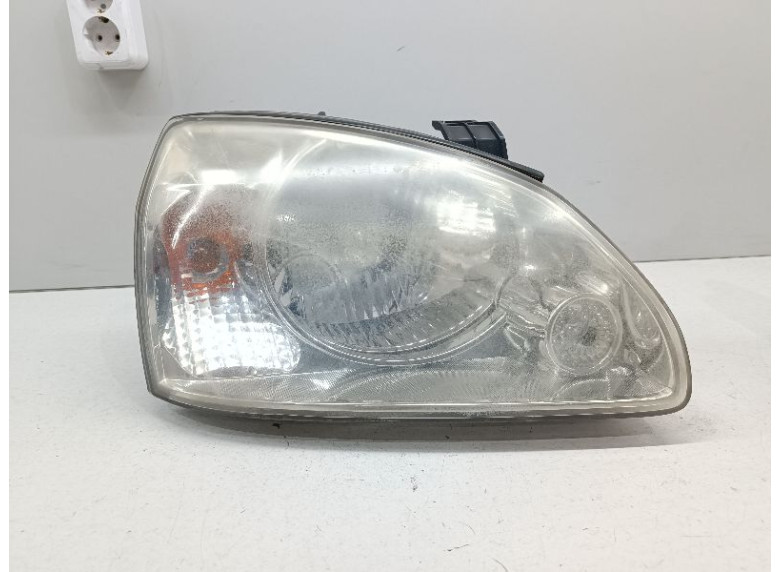 Фара правая к Kia Carens, 2002г.