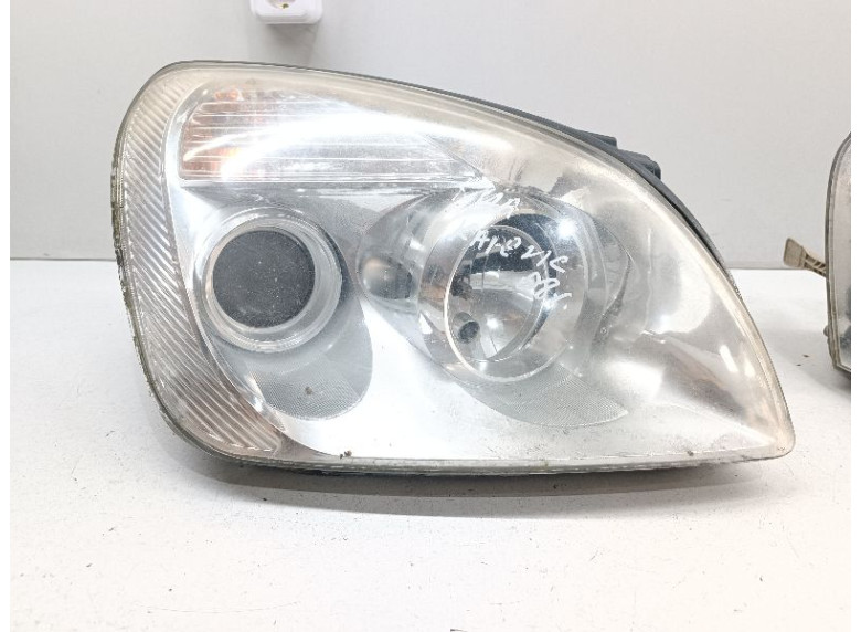 Фара правая к Kia Carens, 2008г.