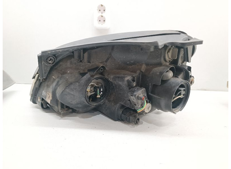 Фара правая к Kia Carens, 2008г.