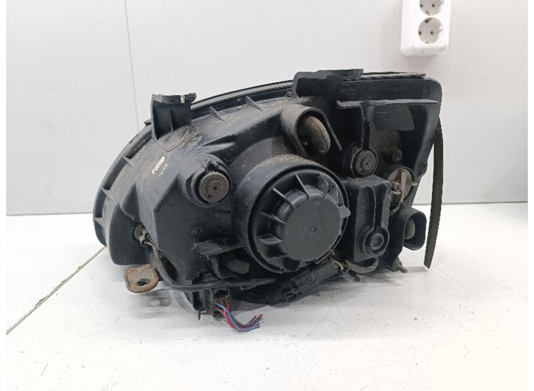 Фара правая к Kia Carens, 2006г.