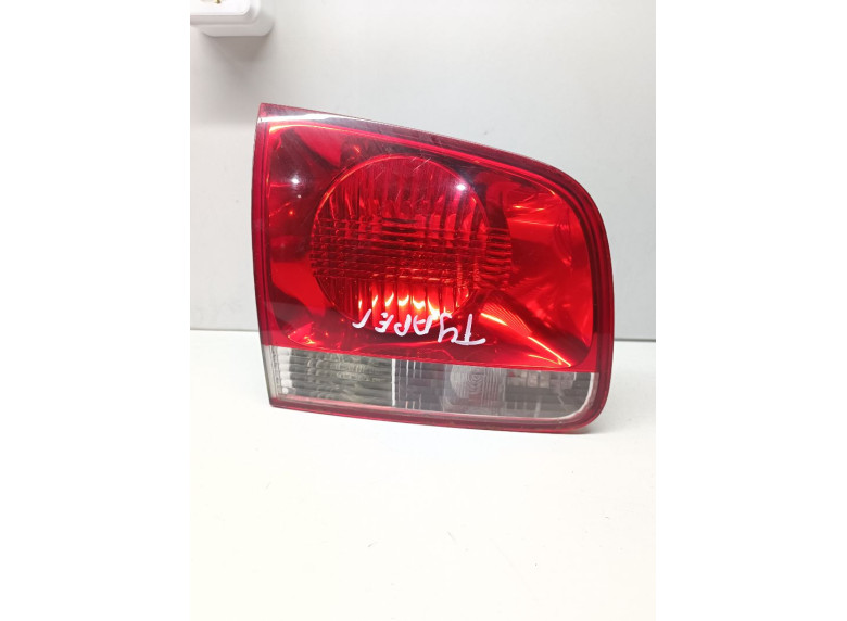 Фонарь крышки багажника левый к Volkswagen Touareg, 2004г.