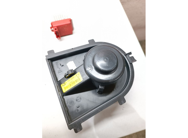 Моторчик печки к Volkswagen Golf, 2000г.