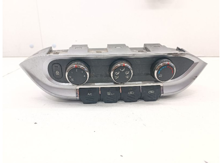 Блок управления печки/климат-контроля к Kia Rio, 2015г.