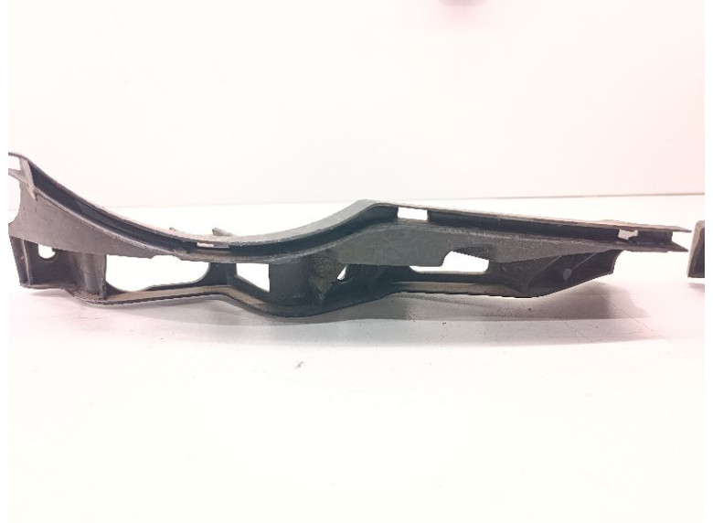 Кронштейн крепления бампера переднего к Volkswagen Passat, 2007г.