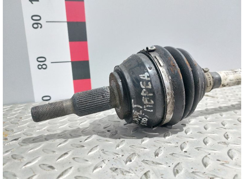 Полуось передняя правая (приводной вал, ШРУС) к Volkswagen Touareg, 2004г.