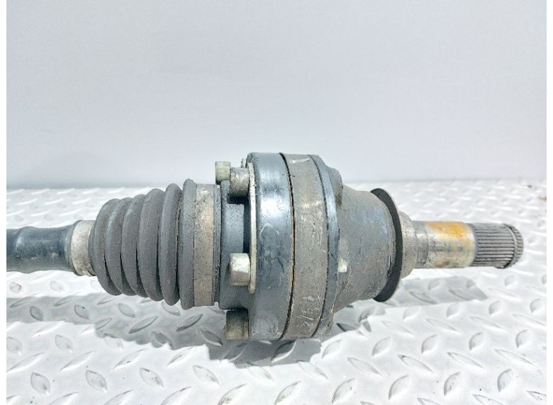 Полуось передняя правая (приводной вал, ШРУС) к Volkswagen Touareg, 2004г.
