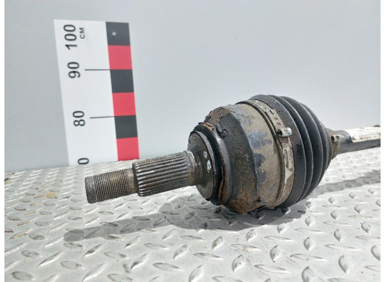 Полуось передняя правая (приводной вал, ШРУС) к Volkswagen Touareg, 2005г.
