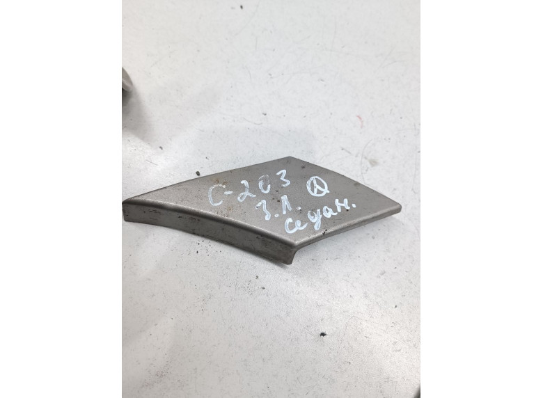 Молдинг крыла заднего левого к Mercedes C W203, 2002г.