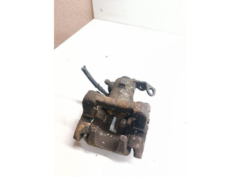 Суппорт задний правый к Volkswagen Golf, 2000г.