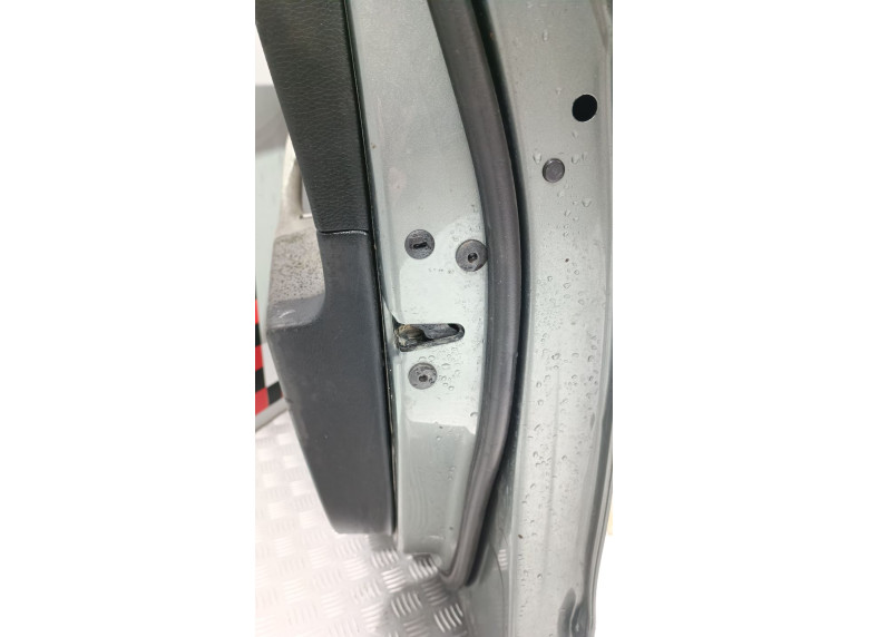 Замок двери передней правой к Volkswagen Passat, 2007г.