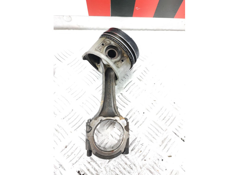 Шатун к Nissan Primera