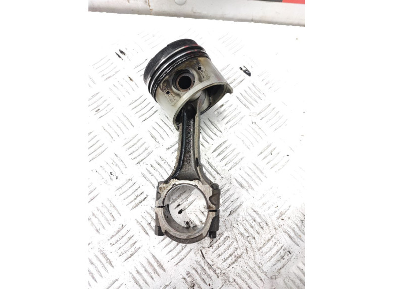 Шатун к Nissan Primera