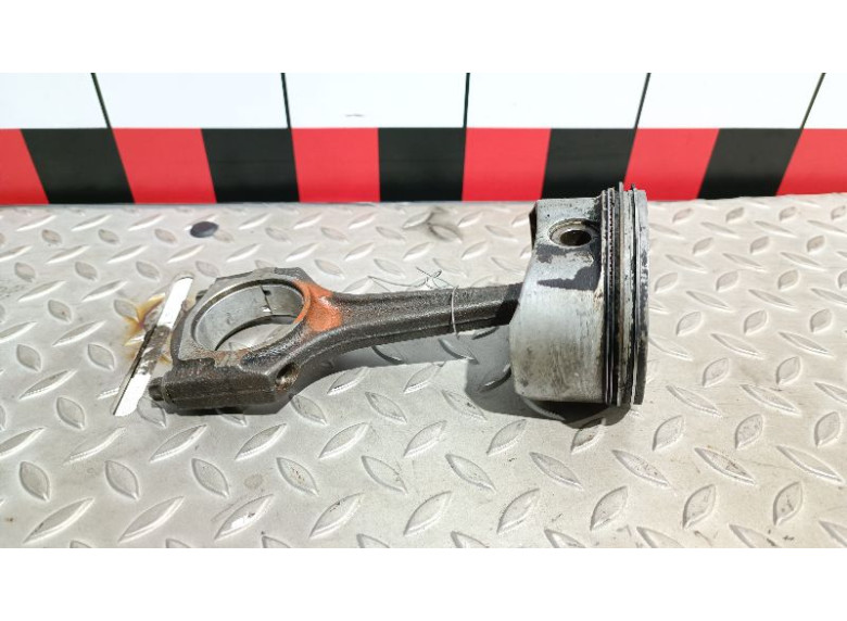 Поршень к Opel Vectra, 1998г.