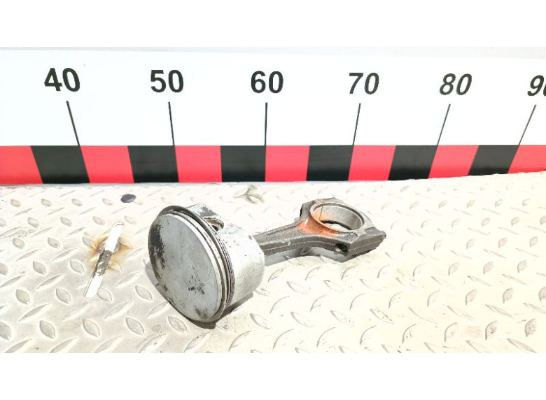 Поршень к Opel Vectra, 1998г.