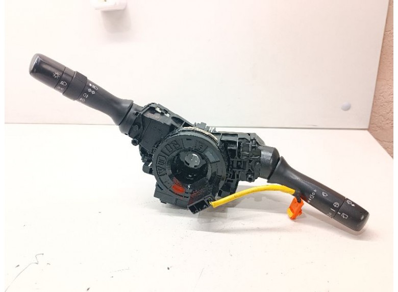 Переключатель подрулевой (стрекоза) к Toyota Yaris