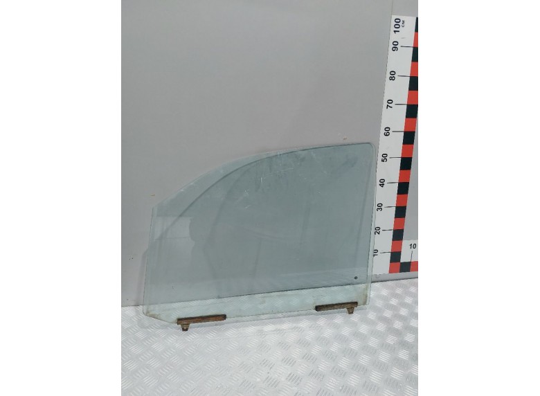 Стекло двери передней левой к Mitsubishi L400