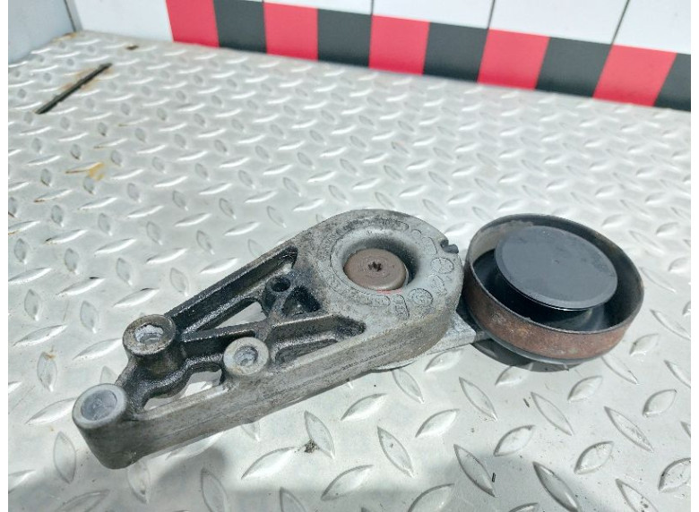 Натяжитель ремня генератора к Volkswagen Passat, 1998г.