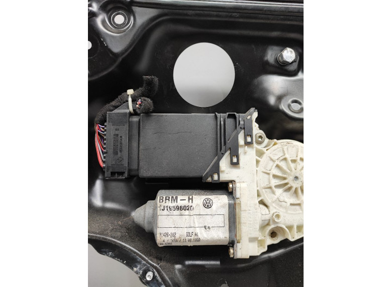 Стеклоподъемник электрический передний правый к Volkswagen Golf, 1999г.