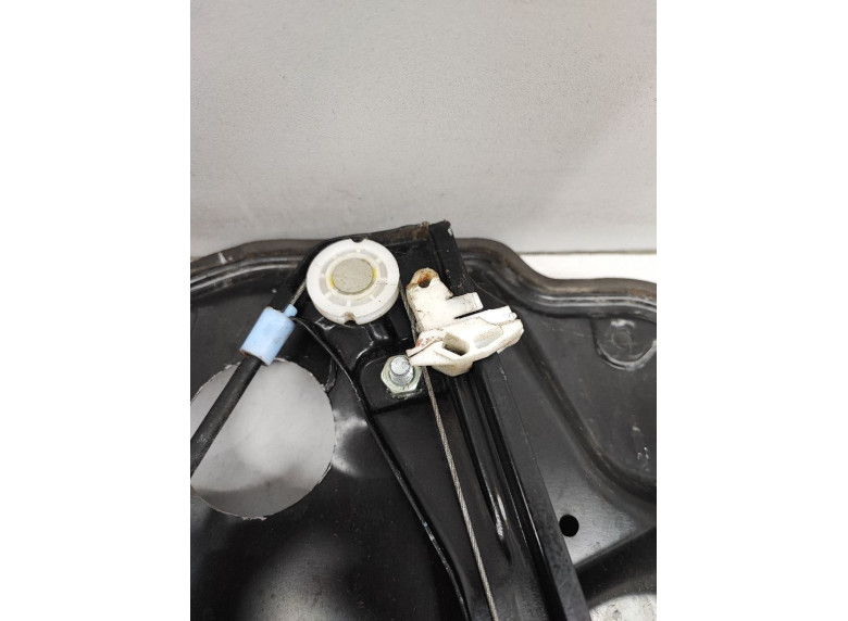 Стеклоподъемник электрический передний правый к Volkswagen Golf, 1999г.