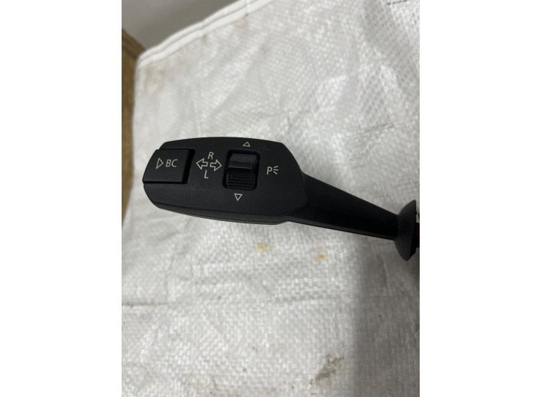 Переключатель подрулевой (стрекоза) к BMW 1 E87/E81/E82/E88, 2010г.