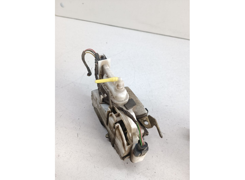 Замок двери передней правой к Volkswagen Golf, 1994г.