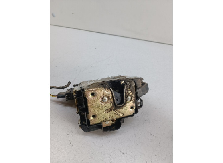 Замок двери передней правой к Volkswagen Golf, 1994г.