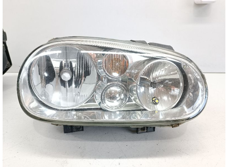 Фара правая к Volkswagen Golf, 2000г.