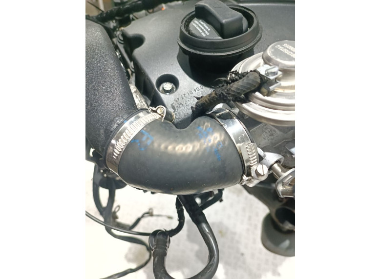 Патрубок впускного коллектора к Volkswagen Passat, 2001г.