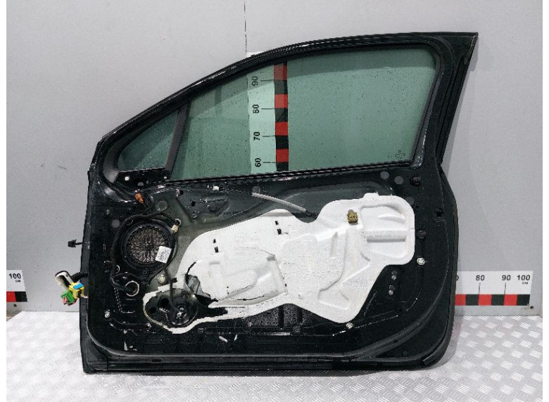 Дверь передняя правая к Peugeot 208, 2014г.