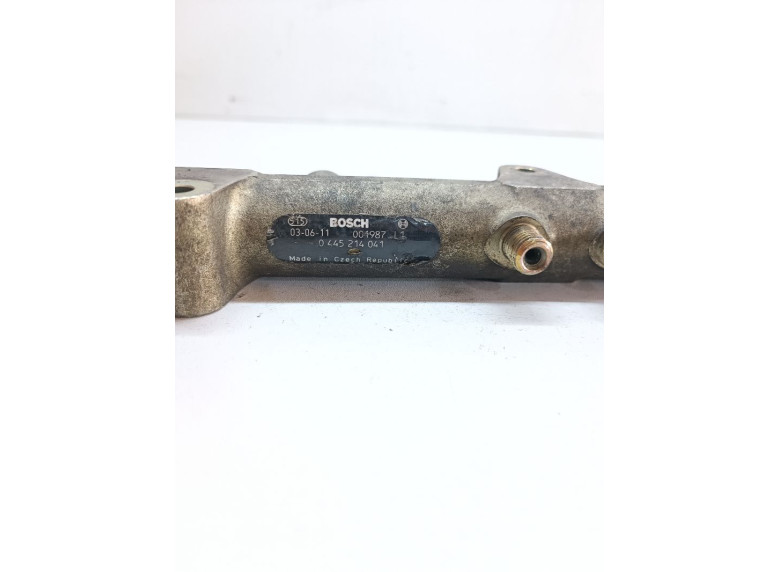 Топливная рампа к Plymouth Voyager, 2004г.