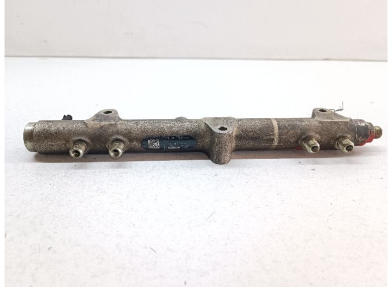 Топливная рампа к Plymouth Voyager, 2004г.