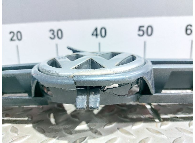 Решетка радиатора к Volkswagen Golf, 2001г.