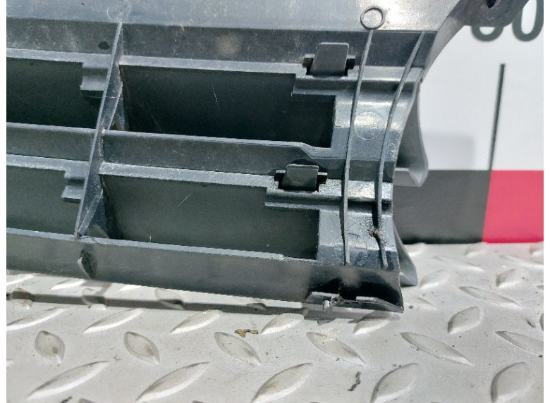 Решетка радиатора к Volkswagen Golf, 2001г.