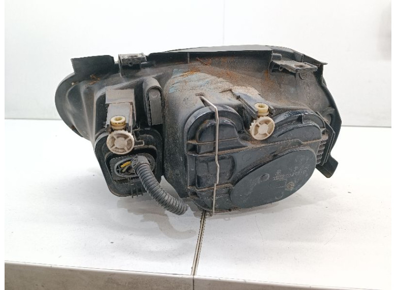 Фара правая к Volkswagen Golf, 2002г.