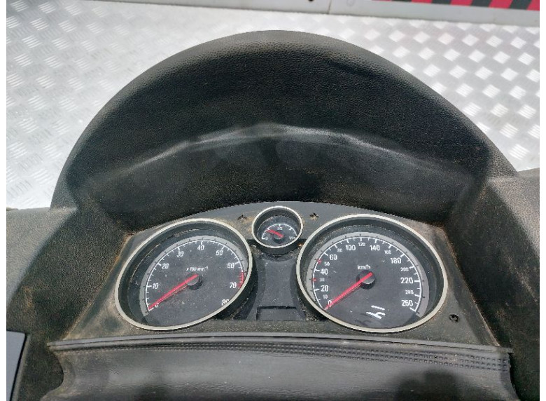 Щиток приборов (приборная панель) к Opel Astra, 2005г.