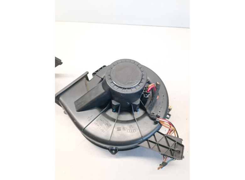 Моторчик печки к Volkswagen Polo, 2002г.