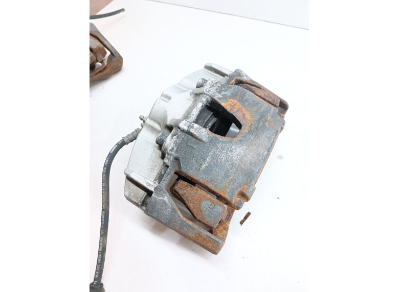 Суппорт передний правый к Volvo XC70