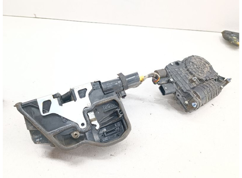 Замок двери передней правой к BMW X6, 2008г.