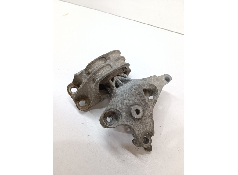 Подушка крепления двигателя к Renault Logan, 2010г.