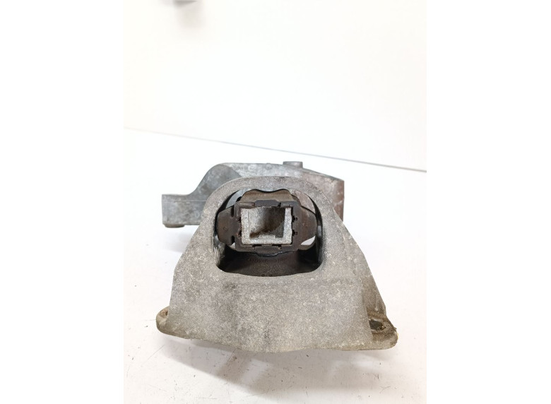 Подушка крепления двигателя к Renault Logan, 2010г.