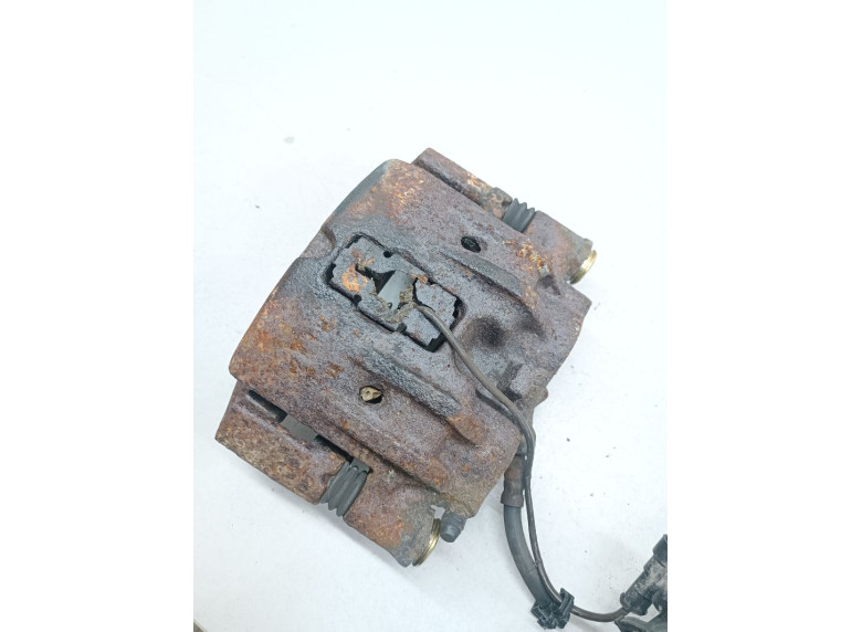 Суппорт передний левый к Renault Mascott, 2005г.