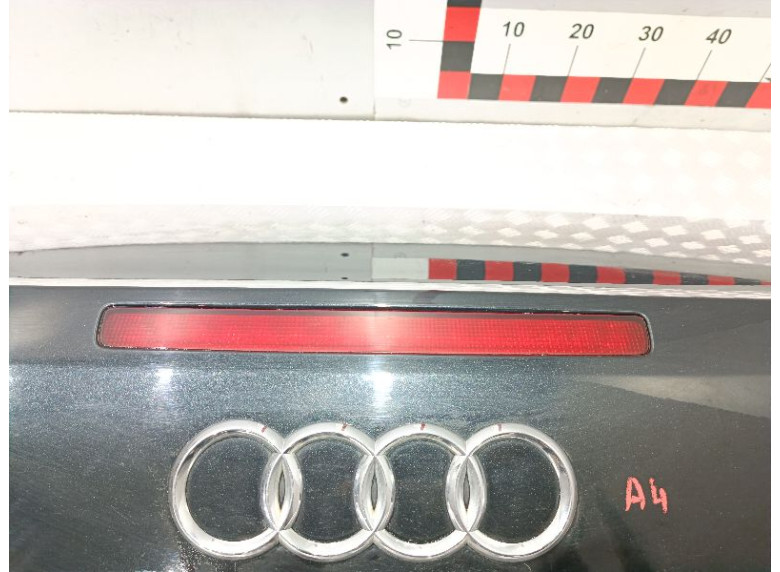 Стоп-сигнал к Audi A4, 2004г.